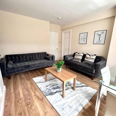 Central 4 Bedroom House With Driveway Newcastle upon Tyne Exterior photo