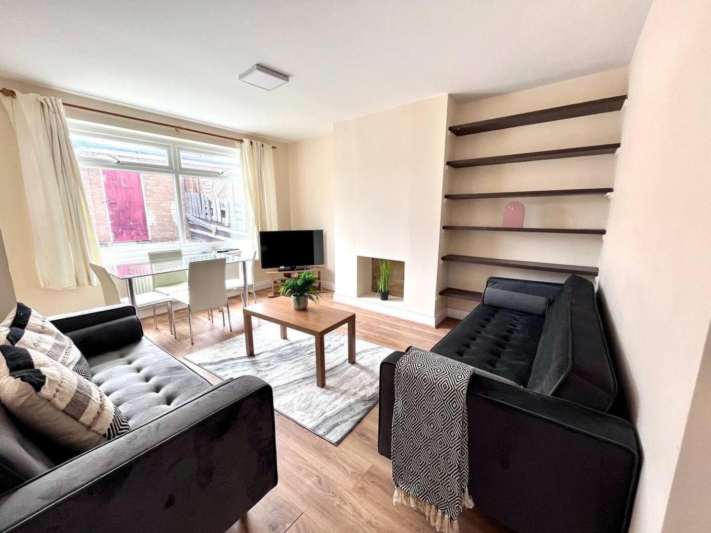 Central 4 Bedroom House With Driveway Newcastle upon Tyne Exterior photo
