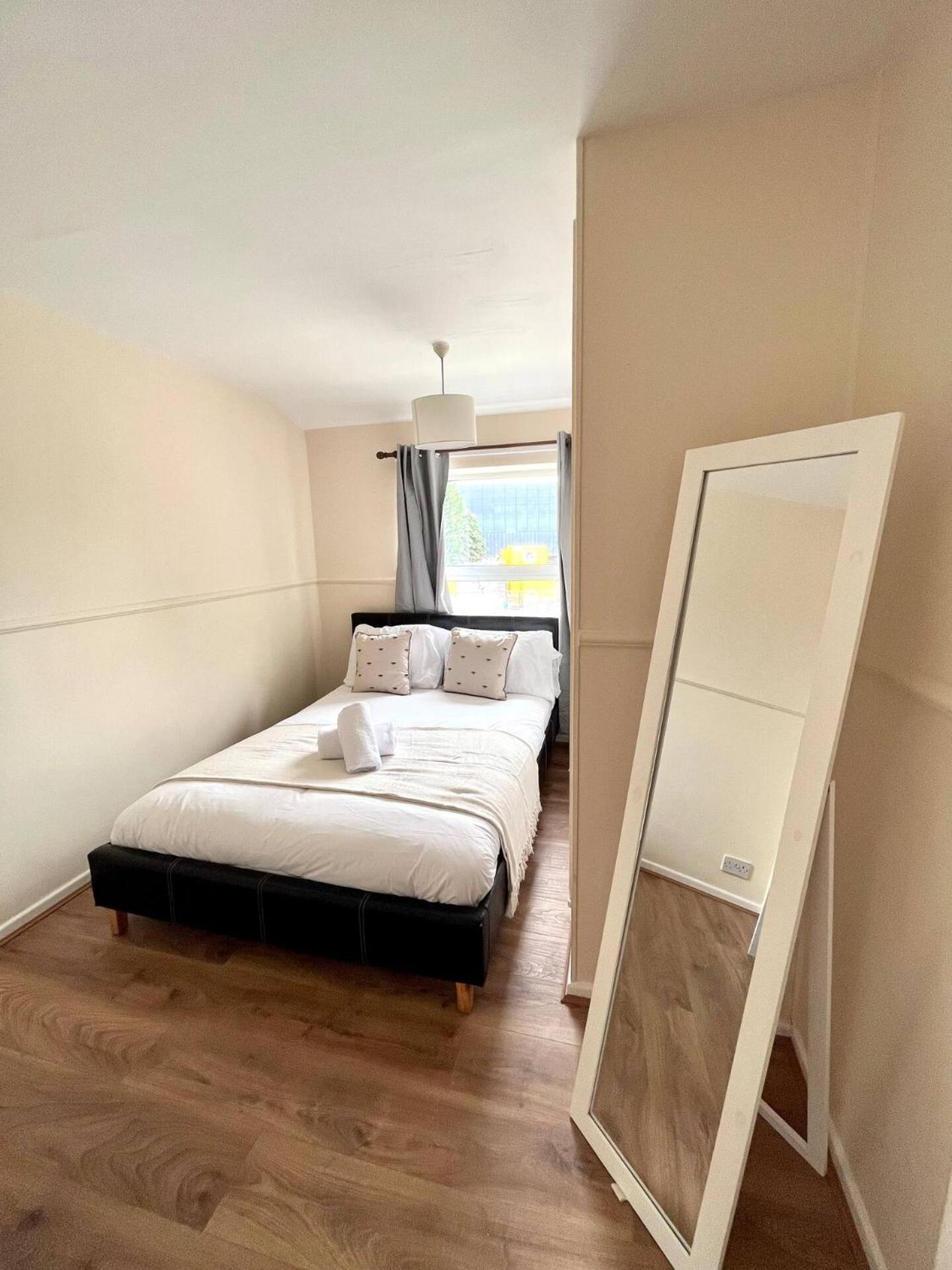 Central 4 Bedroom House With Driveway Newcastle upon Tyne Exterior photo
